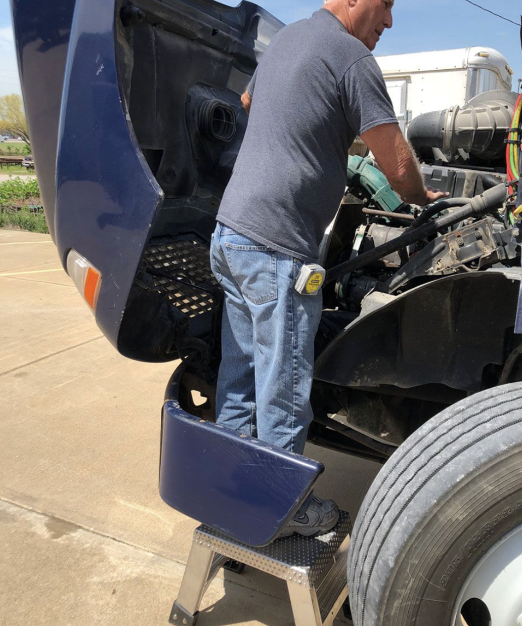 this image shows mobile diesel mechanics in Chino, CA